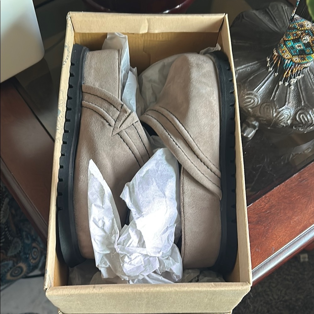 Women’s Tan Suede Shoes